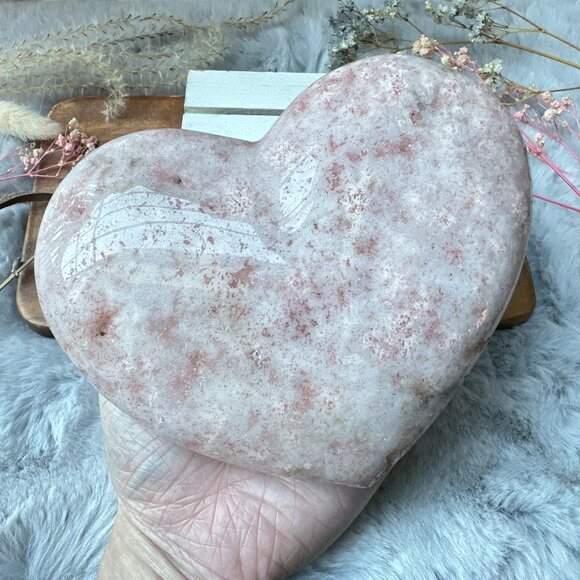 Gorgeous Large Pink Amethyst Heart Carving - Picture 2 of 9